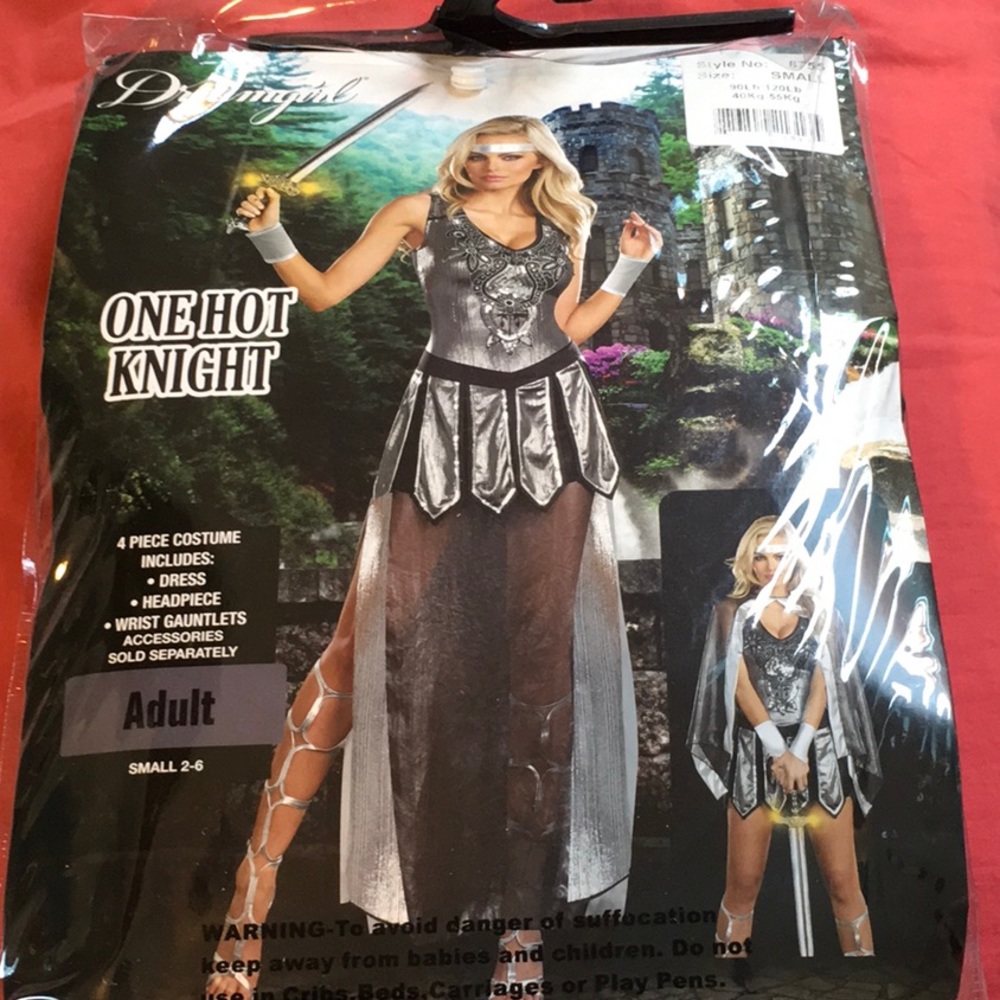 Adult one hot knight costume size small 2-6